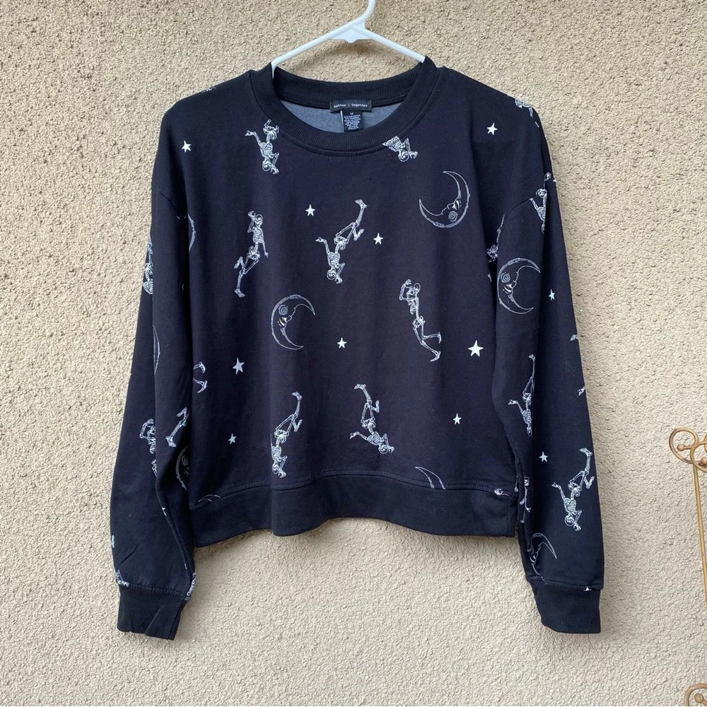 Halloween Black and White Skeleton Crewneck Sweater soft size medium - Picture 1 of 5
